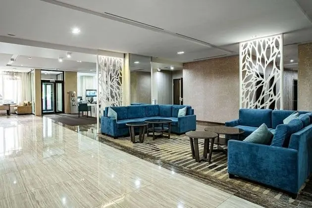 Ramada Hotel & Suites by Wyndham Novosibirsk Zhukovka - Lobi