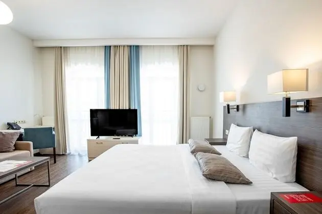 Ramada Hotel & Suites by Wyndham Novosibirsk Zhukovka - Oda