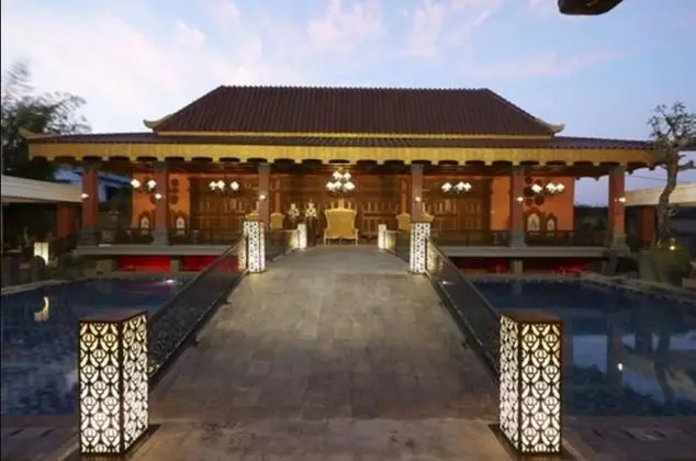 Ramada Suites by Wyndham Solo