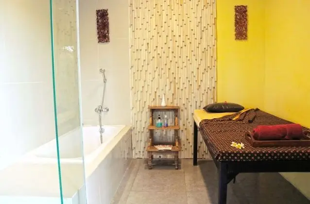 Ramada Suites by Wyndham Solo - Spa