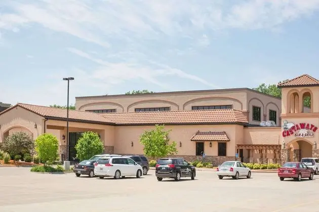 Ramada Tropics Resort by Wyndham Des Moines