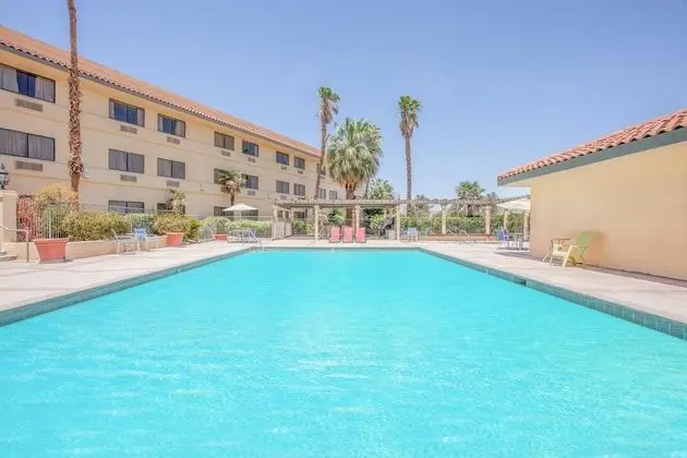 Ramada by Wyndham Barstow