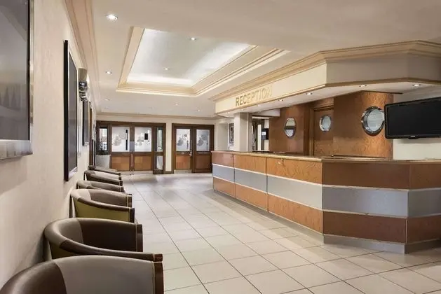 Ramada by Wyndham Birmingham Solihull - Lobi