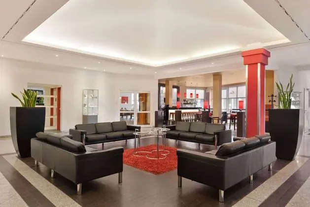 Ramada by Wyndham Bottrop - Lobi