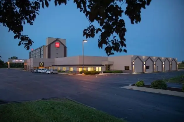 Ramada by Wyndham Cedar Rapids - Dış Mekan