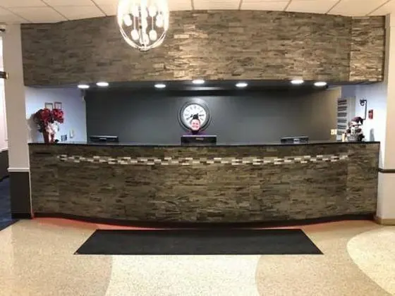 Ramada by Wyndham Cedar Rapids - Lobi