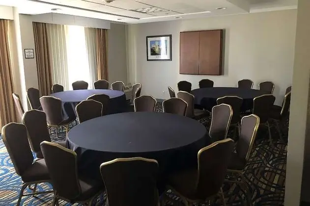 Ramada by Wyndham Cleveland Independence - İş / Konferans