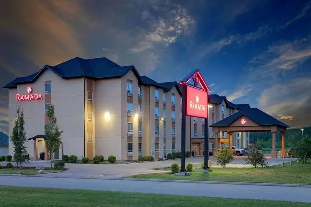 Ramada by Wyndham Cold Lake - Dış Mekan