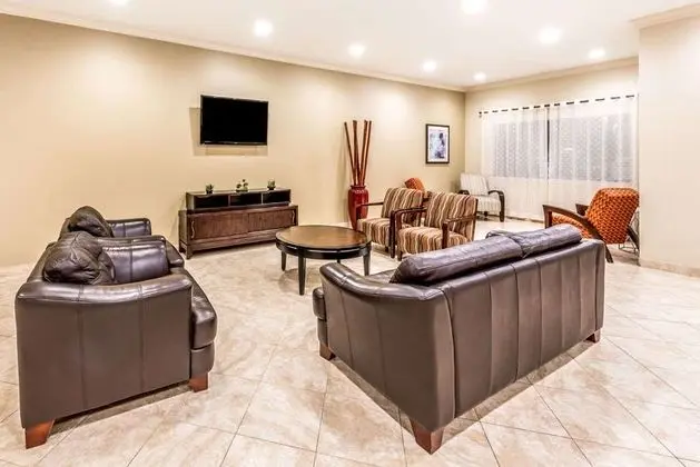 Ramada by Wyndham College Station - Genel