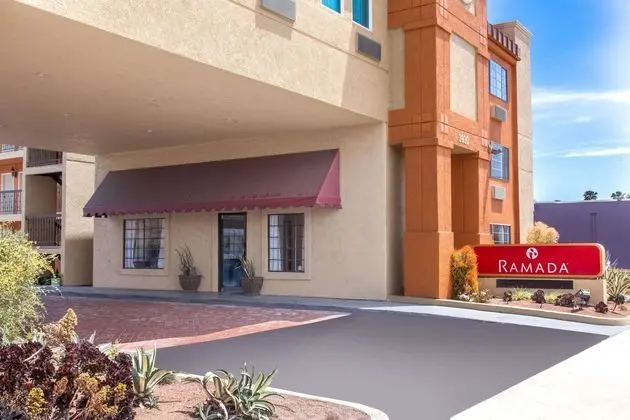 Ramada by Wyndham Culver City - Dış Mekan