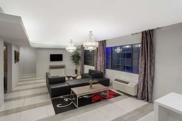 Ramada by Wyndham Culver City - Lobi