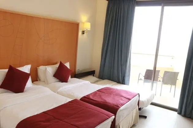 Ramada Resort by Wyndham Dead Sea - Oda