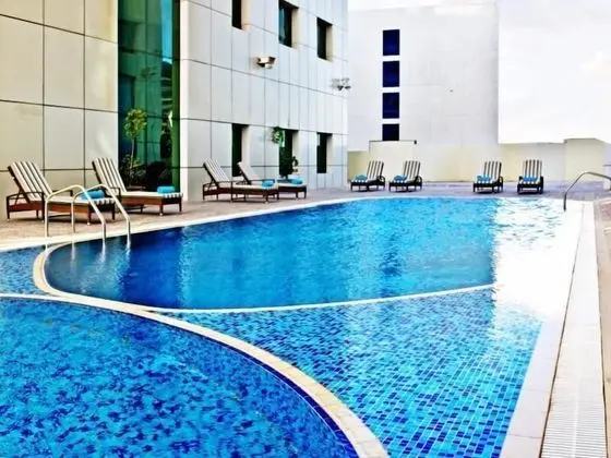 Ramada By Wyndham Doha Old Town - Havuz