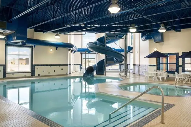 Ramada by Wyndham Drayton Valley - Havuz