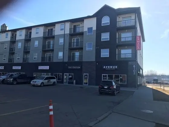 Ramada by Wyndham Fort McMurray - Dış Mekan
