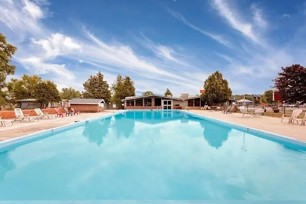 Ramada by Wyndham Gananoque Provincial Inn