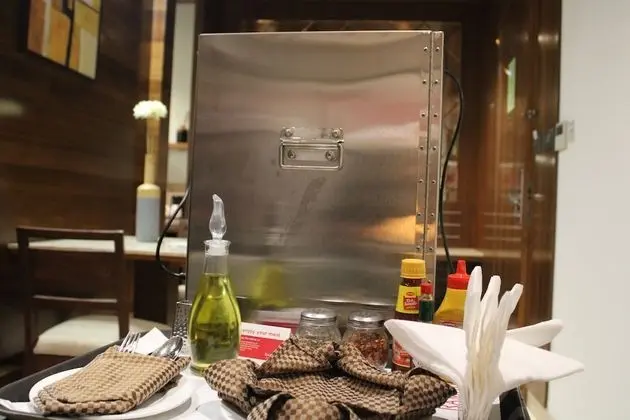 Ramada by Wyndham Gandhidham Shinay - Yerinde Yemek
