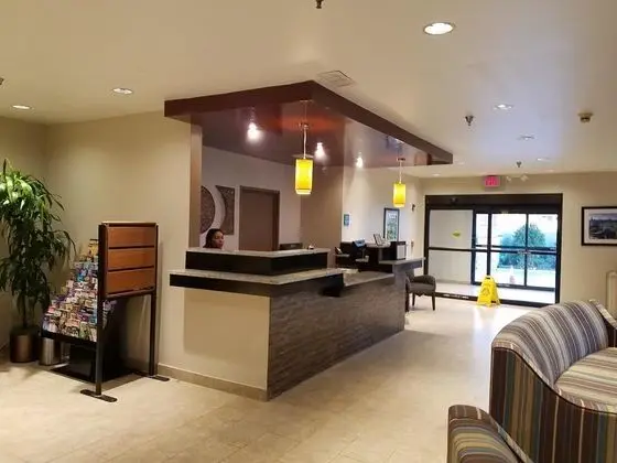 Ramada by Wyndham Glendale Heights/Lombard