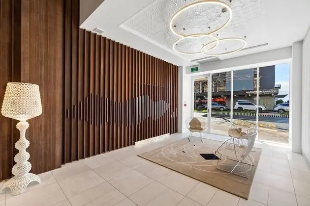 Ramada by Wyndham Hamilton City Center - Lobi