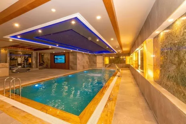 Ramada by Wyndham Istanbul Pera - Havuz