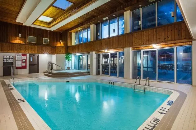 Ramada by Wyndham Jacksons Point - Havuz