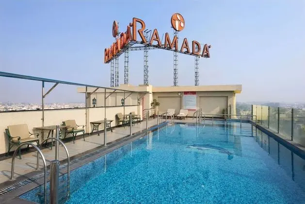 Ramada by Wyndham Jalandhar City Centre - Havuz