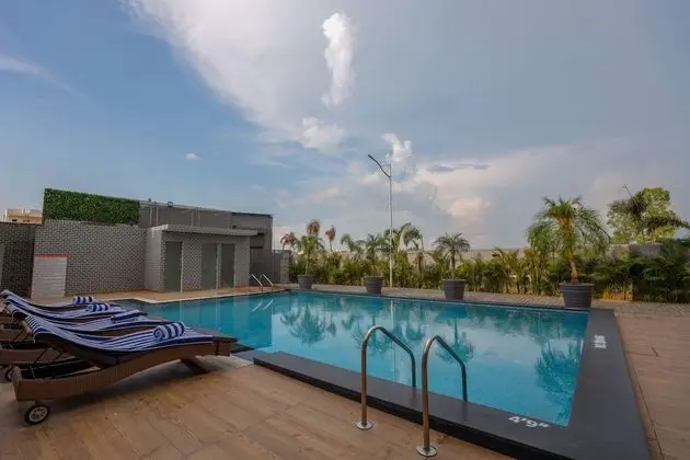Ramada by Wyndham Kapurthala - Havuz