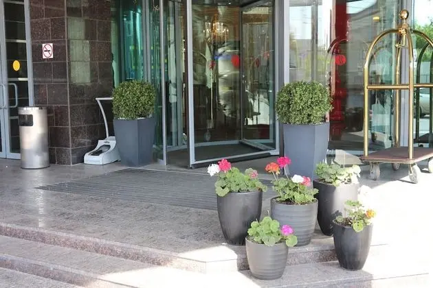 Ramada by Wyndham Kazan City Center - Dış Mekan