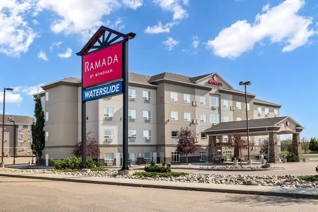 Ramada by Wyndham Lac La Biche - Dış Mekan