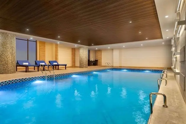 Ramada by Wyndham Lahore Gulberg II - Havuz