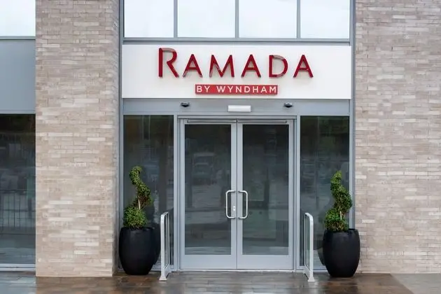 Ramada by Wyndham Leeds East - Dış Mekan