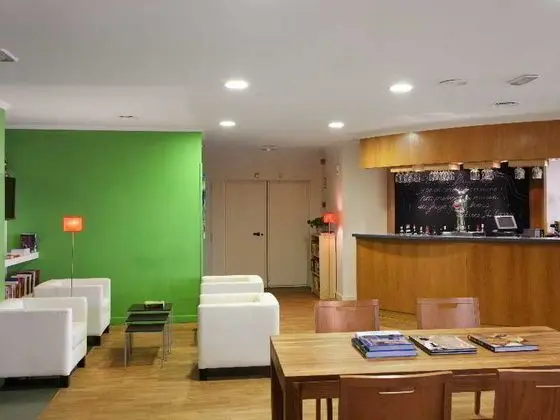 Ramada by Wyndham Madrid Tres Cantos - Bar