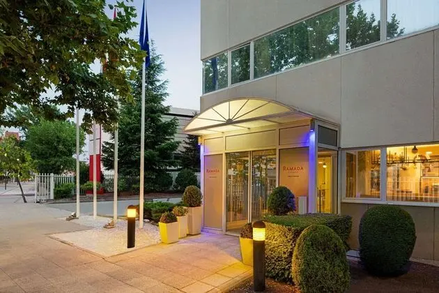 Ramada by Wyndham Madrid Tres Cantos - Dış Mekan
