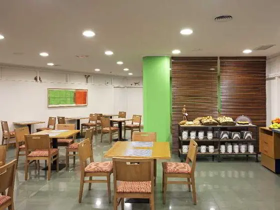 Ramada by Wyndham Madrid Tres Cantos - Yeme / İçme