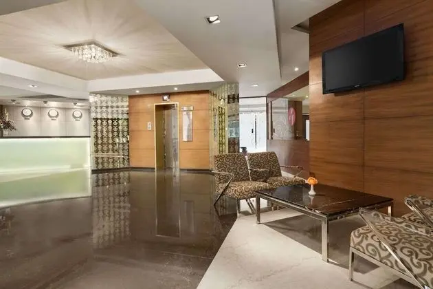 Ramada by Wyndham Navi Mumbai - Lobi