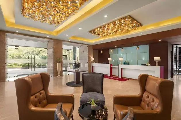Ramada by Wyndham New Delhi Pitampura - Lobi