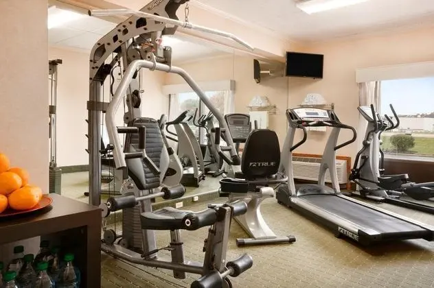 Ramada by Wyndham Newark - Wilmington