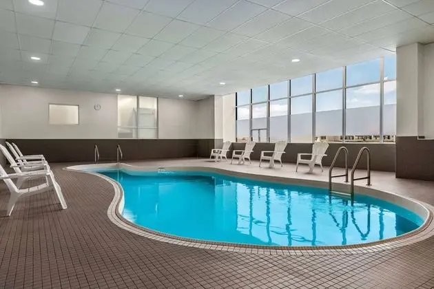 Ramada by Wyndham Niagara Falls Near the Falls - Havuz