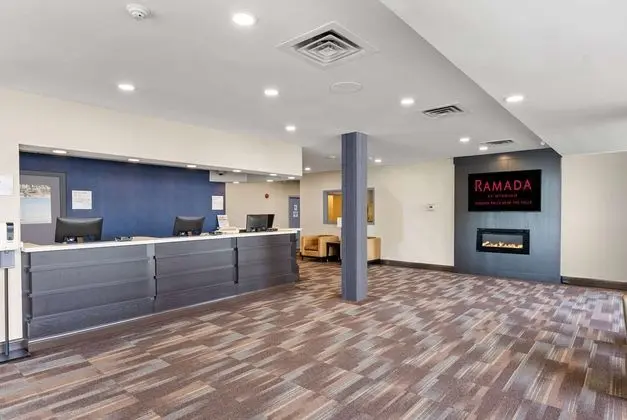 Ramada by Wyndham Niagara Falls Near the Falls - Lobi