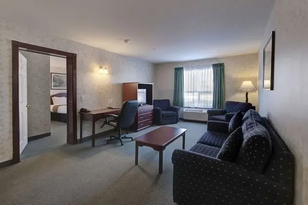 Ramada by Wyndham Nisku Edmonton Airport - Oda Düzeni