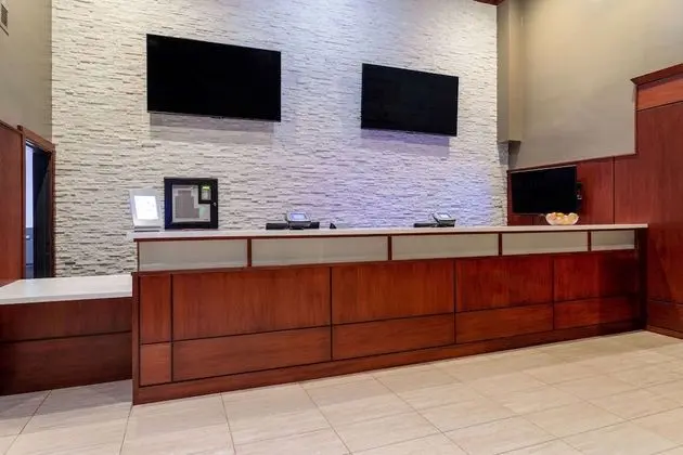 Ramada by Wyndham Northern Grand Hotel & Conference Centre - Lobi
