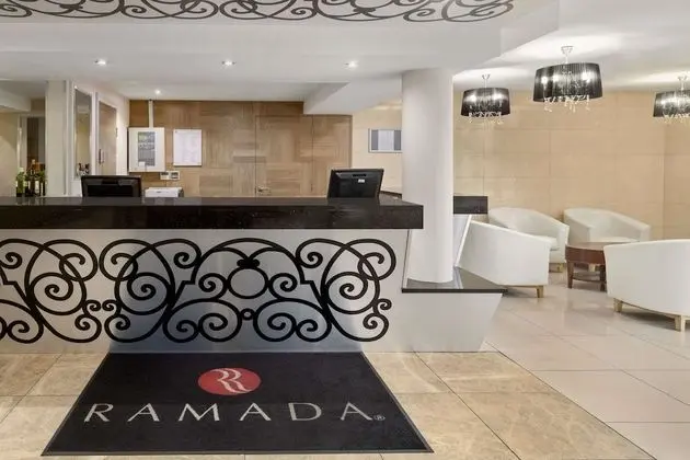 Ramada by Wyndham Oldbury Birmingham - Lobi
