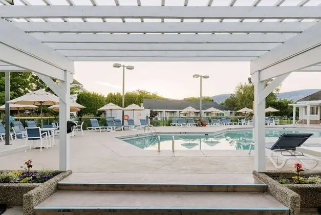 Ramada by Wyndham Penticton Hotel & Suites - Havuz