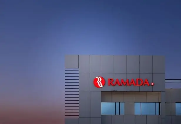 Ramada by Wyndham Qurum Beach - Dış Mekan