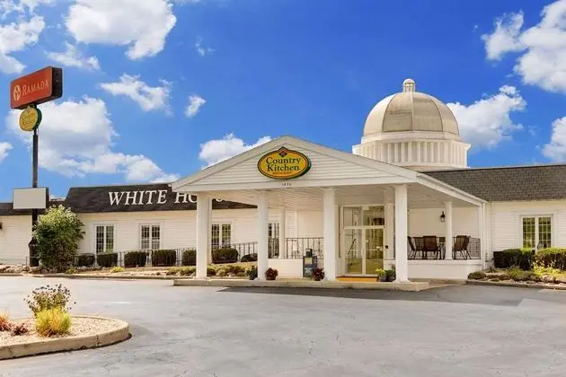 Ramada by Wyndham Richland Center - 1