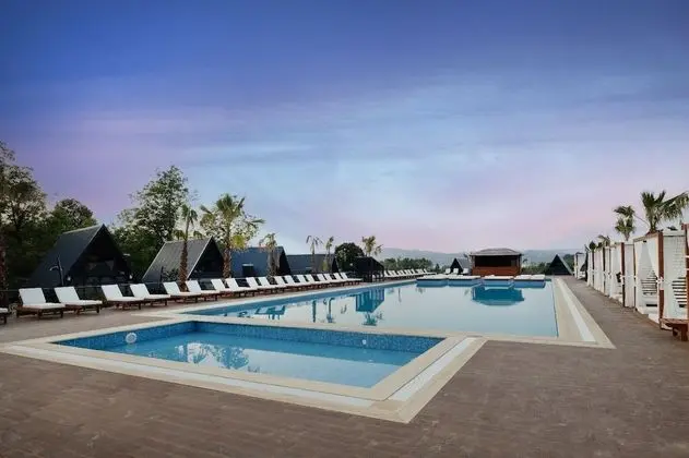 Ramada Resort by Wyndham Sapanca Thermal - Havuz