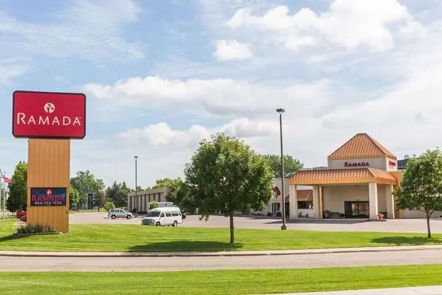 Ramada by Wyndham Sioux Falls Arpt & Suites