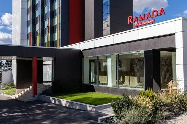 Ramada by Wyndham Slatina Parc - Dış Mekan