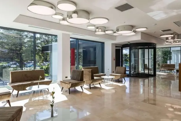 Ramada by Wyndham Slatina Parc - Lobi