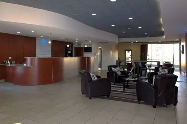 Ramada by Wyndham Statesville - Lobi